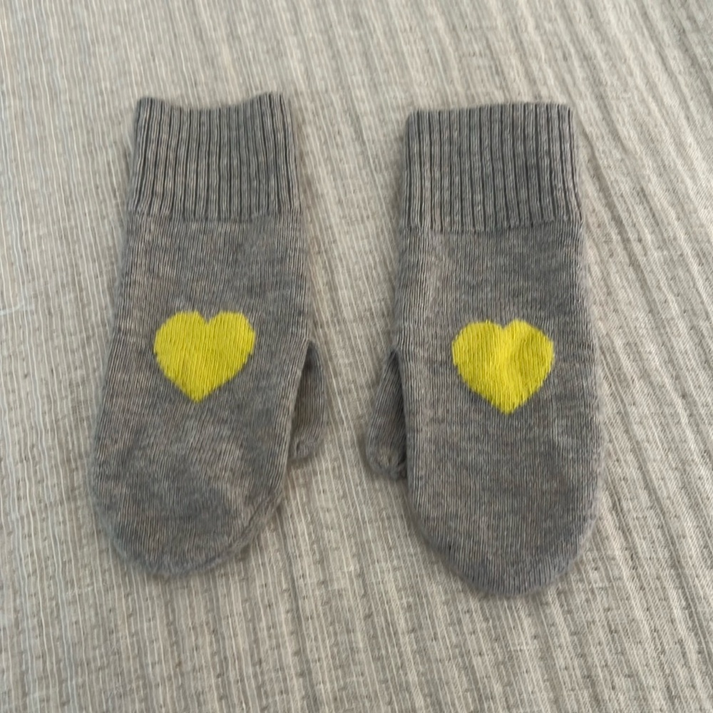 Child’s crew cuts mittens size M